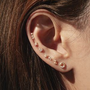 2025 nueva moda 925 plata esterlina 14K chapado en oro joyería barata Triple Cubic Zirconia Mini bar Stud pendientes - Product Image 3