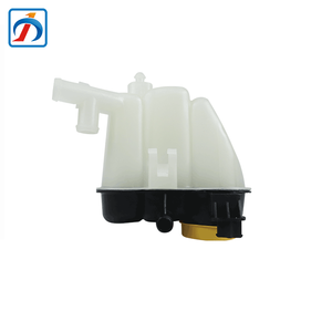 Composant automobile ML W166 Réservoir de <span class=keywords><strong>liquide</strong></span> de <span class=keywords><strong>refroidissement</strong></span> Réservoir d'expansion de trop-plein pour <span class=keywords><strong>Mercedes</strong></span> benz - Product Image 5