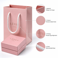 Fabricant de sacs en papier rose mat de haute qualité sur mesure, coffret cadeau de luxe personnalisé pour bijoux, emballage à marque privée, faible MOQ
