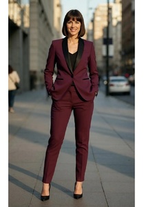 Elegante Traje de Tuxedo Formal para Mujer, Conjunto de Tres Piezas con Blazer, Pantalones y Chaleco a Juego, Atuendo Elegante para Oficina, Fiesta o Evento Nocturno - Product Image 1