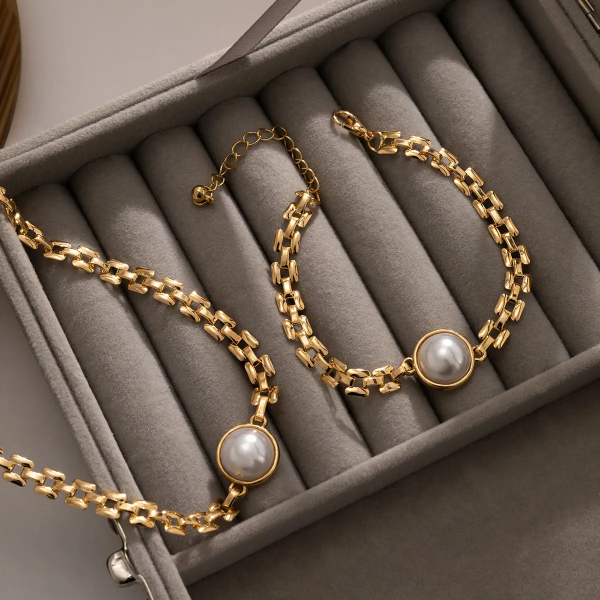 Hip Hop Metal hohle mikro-gepolsterte Perlenkette Halskette Dreifache Zeile Uhrenband Stil-Zubehör für Damen