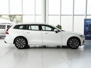 2025 pour <span class=keywords><strong>Volvo</strong></span> pour <span class=keywords><strong>V60</strong></span> B4 Intelligent Luxury Edition 5 portes 5 places break avec essence + système <span class=keywords><strong>hybride</strong></span> doux 48V - Product Image 2