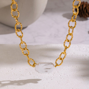 Novità 2025 Collana con Pendente di Perla Naturale Grande Quadrata Catena a Maglia Grossa Testurizzata in Acciaio <span class=keywords><strong>Inox</strong></span> Placcato Oro 18K - Product Image 2