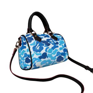 BLUE CAMO MULTI CAMO Kissentasche mit Schulterriemen Modisch und Vielseitig mit Reifem Charme Dunkelfarbiger Griff Damentasche - Product Image 1