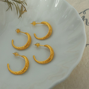 Boucles d'oreilles créoles en acier titane motif lune, plaqué or, inaltérable, bijoux haut de gamme pour femme, mode automne-hiver - Product Image 2