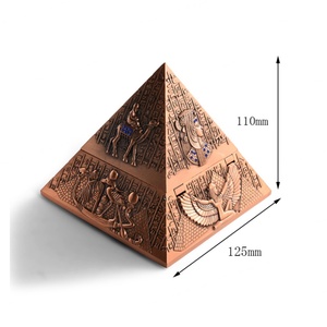 Cenicero de Metal de Alta Calidad con Diseño de Pirámide Egipcia, Cenicero de Estilo Único y Encantador - Product Image 2