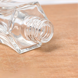 Fabrika Fiyatlı Araba Süsü Parfüm Şişesi Özelleştirilmiş Boş Araba Parfümü Asılı Şişeler 10ml Araba Difüzör Parfüm Şişesi - Product Image 4