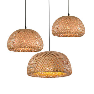 Lampada a sospensione in bambù intrecciata a mano naturale semicircolare del Vietnam - Product Image 1