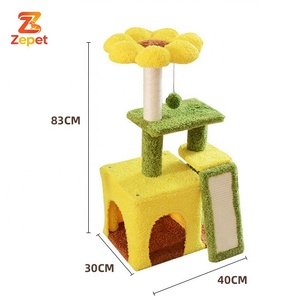 Arbre à chat en bois moderne, écologique et tendance avec maisonnette et jouets - Product Image 3