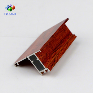 Profils en aluminium <span class=keywords><strong>pour</strong></span> fenêtres et portes, finition bois personnalisée, extrusion d'aluminium, cadre en aluminium - Product Image 1