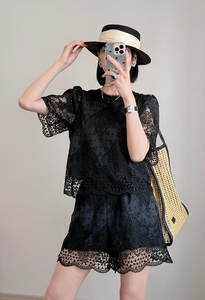 Completi Corti Estivi 2026 di Alta Qualità, Nuovi Set da Donna con Top a Maniche Corte Ricamato Traforato e Pantaloncini Neri con Inserti in <span class=keywords><strong>Pizzo</strong></span> - Product Image 3