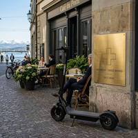 Trottinette Électrique Pliable 1000W à Deux Roues Sans Siège Moteur Sans Balais Idéale pour les Trajets Quotidiens