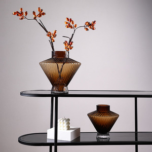 Jarrón Moderno de Vidrio Rayado Estilo Escandinavo Normcore, Decoración de Hogar de Lujo Accesible para Bodas, Sala de Estar, Mesa - Product Image 3