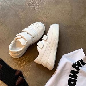 Zapatillas Blancas con Diseño de Cinta Adhesiva para Mujer, Estilo de Moda Primavera-Otoño 2026, Zapatos de Plataforma con Suela Gruesa para Estudiantes - Product Image 1