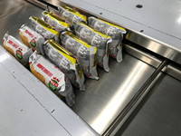 Machine d'emballage automatique pour aliments, g, pour emballer les biscuits et alimentation de riz, avec flux horizontal