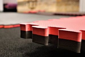 Tapis de tatami de Jiu Jitsu en EVA de 30 mm, tapis de mousse réversible BJJ, tapis d'arts martiaux, tapis de <span class=keywords><strong>judo</strong></span>/karaté/<span class=keywords><strong>dojo</strong></span> antichoc, texture T, densité 85 kg/m - Product Image 6