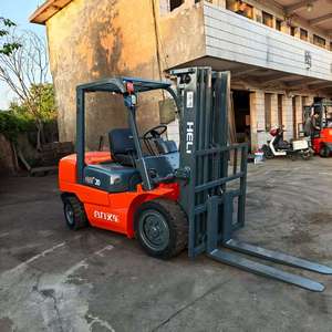 Montacargas Diésel HELI 3T Usado con Desplazador Lateral Hidráulico, Mástil de Dos Etapas, Neumáticos Sólidos, Motor Isuzu, Longitud de Horquilla de 1220 mm - Product Image 4