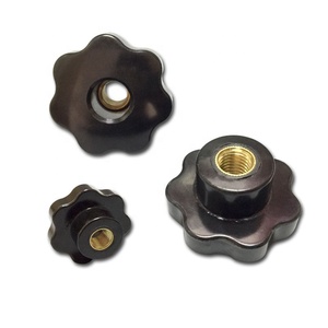 Bouton en bakélite plastique M4 - M20 à trou traversant avec écrous d'insertion en laiton - Product Image 1