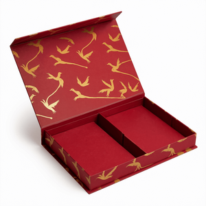 Boîte cadeau magnétique en papier rigide recouvert <span class=keywords><strong>de</strong></span> luxe, <span class=keywords><strong>petite</strong></span>, recyclable, pour vêtements, avec logo personnalisé rouge - Product Image 1