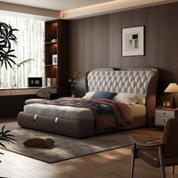 Lit double capitonné de luxe en cuir véritable, design moderne, avec dossier ailé et capitonnage diamant, pour chambre principale