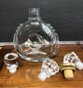 Bouteilles de <span class=keywords><strong>spiritueux</strong></span> vides en verre de 500ml 750ml Offre Spéciale marque privée pour vodka whisky rhum brandy liège - Product Image 3