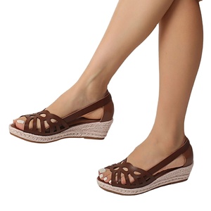 Sandales compensées à bout ouvert en cuir véritable avec semelle en paille respirante pour femme – Idéales pour l'été - Product Image 1