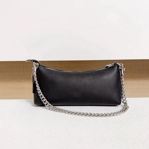 Sac bandoulière <span class=keywords><strong>Charlotte</strong></span> Signature avec LOGO en métal Sac à chaîne de haute qualité pour femme - Product Image 4