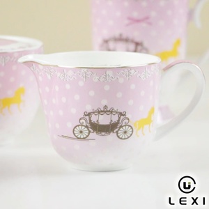 Servizio da Tè in Ceramica Rosa a Pois con Design Carrozza e Cavallo, Include Teiera, Tazze, Piattini e Lattiera per il Tè del Pomeriggio - Product Image 3