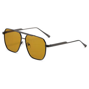 Gafas de Sol Aviador Unisex Hechas a Medida, Montura Negra, Lentes de PC con Protección UV400 para Conducir, Pescar, Viajar y Complementar Atuendos de Moda - Product Image 1