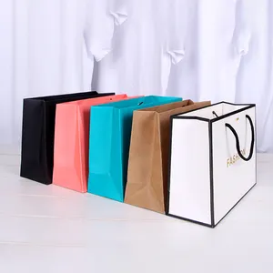 도매 저렴한 뜨거운 선물 맞춤형 쇼핑 종이 가방 자신의 로고로 인쇄