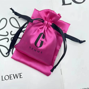 Sacs à poussière en satin de soie gaufré recyclables et imprimés sur mesure pour sacs à main en tissu, sacs cadeaux de luxe avec cordon de serrage et logo personnalisé pour la maison - Product Image 5