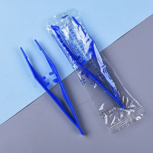 Pinzas Médicas Desechables de Plástico Estériles para Cuidado de Heridas y Aplicación de Vendajes, Color Blanco, Moldeadas por Inyección - Product Image 3