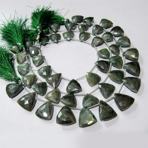 Cuentas de piedra lunar verde natural con revestimiento AB en forma de trillón, tamaño de 16 a 18 mm, hebra de cuentas de 10 pulgadas de largo. - Product Image 1