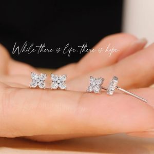 ต่างหูเพชรแท้ 0.4 กะรัต รูปใบโคลเวอร์สี่แฉก ดีไซน์ดอกไม้คลาสสิก สำหรับงานปาร์ตี้ ยี่ห้อซินฟลาย รุ่นออริจินัล ทอง 18K - Product Image 2