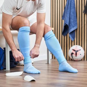 Nuevos calcetines de fútbol de silicona elásticos anti-derramamiento calcetines atletas espinilleras antideslizantes estilo corto espinilleras - Product Image 3