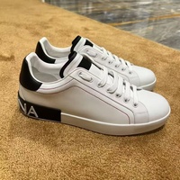 Chaussures de sport pour hommes de haute qualité, élégantes et de créateur, pour un style décontracté et luxueux, idéales pour la course et la marche.