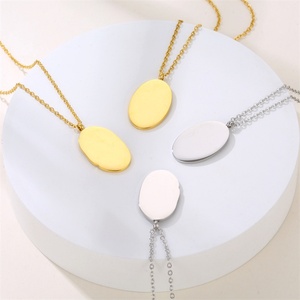 Colliers pendentifs pour femmes avec breloque ovale vierge en acier inoxydable plaqué or 18 carats, chaîne à maillons gravée sur mesure, pour les fêtes - Product Image 6
