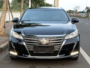 <span class=keywords><strong>Toyota</strong></span> Crown d'occasion <span class=keywords><strong>2015</strong></span>, très appréciée, berline de luxe <span class=keywords><strong>4</strong></span> portes, 5 places, Euro VI, essence, automatique, cuir, écran tactile gauche, toit ouvrant LED - Product Image 2