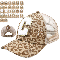 Huruf 26 Alfabet Chenille Patch Jaring Trucker Topi Ekor Kuda Antik Jaring Macan Tutul Cetak Topi Bisbol Logo Kustom