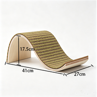 Grattoir pour chat en forme de baleine moderne avec surface de grattage en liège naturel, écologique pour chats d'intérieur, vert foncé brun