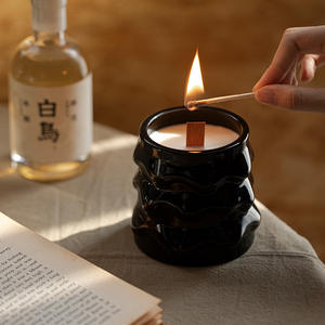 Vela de Cerámica Moderna de Estilo Minimalista con Forma de Helado de Crema - Product Image 4