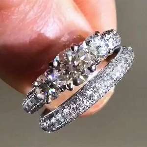 Anello con cristalli taglio rotondo per donna, elegante anello alla moda, accessorio per feste e uso quotidiano - Product Image 2