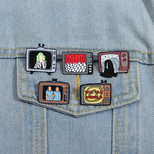 Halloween Horror TV Broche Spookachtige Metalen Badge Reversspeld voor Kleding Trui Rugzak Sieraden Cadeau - Product Image 1