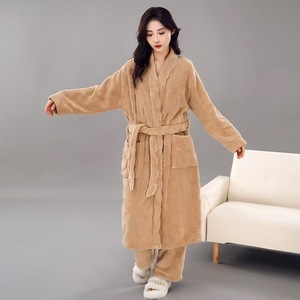 Piyama Jacquard Mewah Bahan Coral Fleece Elegan, Bernapas, Longgar, Kasual, Tebal, dan Hangat untuk Pria Wanita, Celana Tidur dan Jubah Mandi untuk Pasangan - Product Image 3