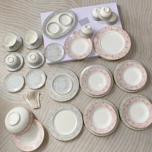 Service de table en porcelaine osseuse de luxe européenne à 41 pièces, vente chaude, assiette à dessert rose - Product Image 1