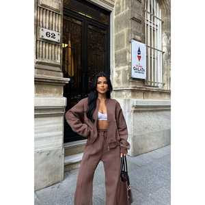 Ensembles de costumes pour femmes avec détails de fermeture éclair marron - Product Image 3