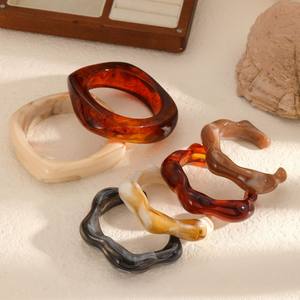 Gelang Resin <span class=keywords><strong>Amber</strong></span> kepribadian lintas batas wanita, gelang warna terbuka temperamen modis Eropa dan Amerika - Product Image 4