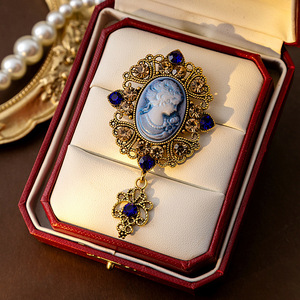 <span class=keywords><strong>Broche</strong></span> médiévale vintage plaquée <span class=keywords><strong>or</strong></span> antique avec <span class=keywords><strong>camée</strong></span> en relief et diamants incrustés pour mariage ou soirée - Product Image 3