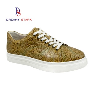 Baskets confortables en cuir de vache véritable pour homme, style automne, avec logo personnalisé, faites à la main, chaussures de ville de luxe respirantes pour la marche - Product Image 1