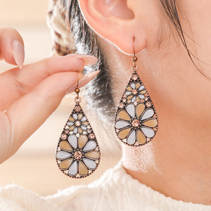 Boucles d'oreilles pendantes bohèmes à pompons en alliage plaqué bronze antique pour femme, bijoux fantaisie 2025 - Product Image 2
